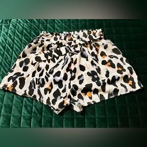 Shein Curve paper bag shorts. Colorful Animal print 3in inseam. Sz 1XL.